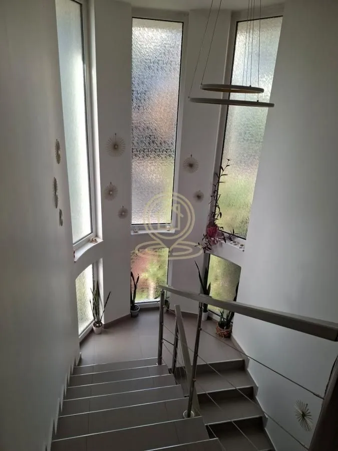Prodaja, kuća, 270m², Blok 8, Petrovaradin