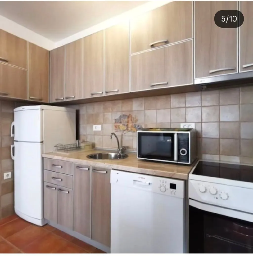 Izdavanje, jednosoban stan, 50m², Stari Aerodrom, Podgorica