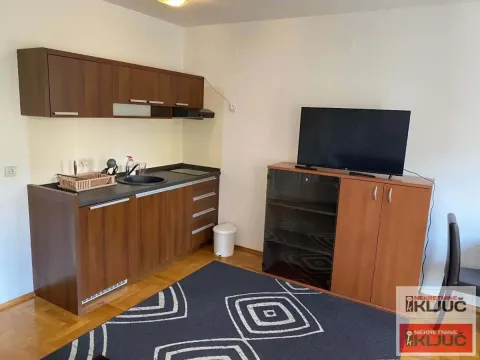 Izdavanje, garsonjera, 29m², Centar, Novi Sad - image 3