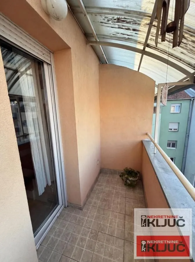 Prodaja, trosoban stan, 77m², Grbavica, Novi Sad Sve Podlokacije