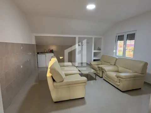 Izdavanje, kuća, 350m², Zlatica, Podgorica - image 4