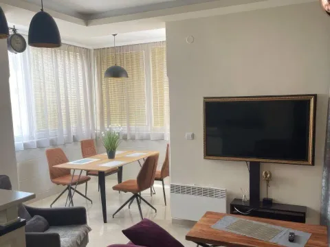 Izdavanje, stan, 55m², Centar, Tivat - image 4