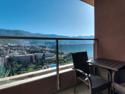 Prodaja, četvorosoban stan, 149m², Bečići, Budva