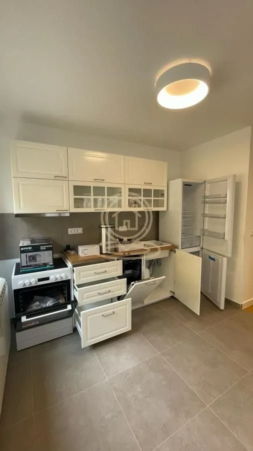 Rent, four bedroom apartment, 151m², Voždovac Sve Podlokacije, Beograd