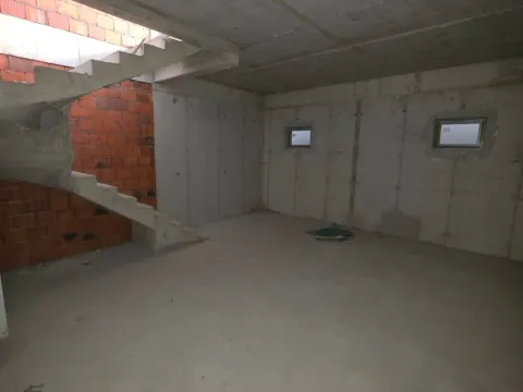Izdavanje, poslovni prostor, 120m², Pobrežje, Podgorica - image 6
