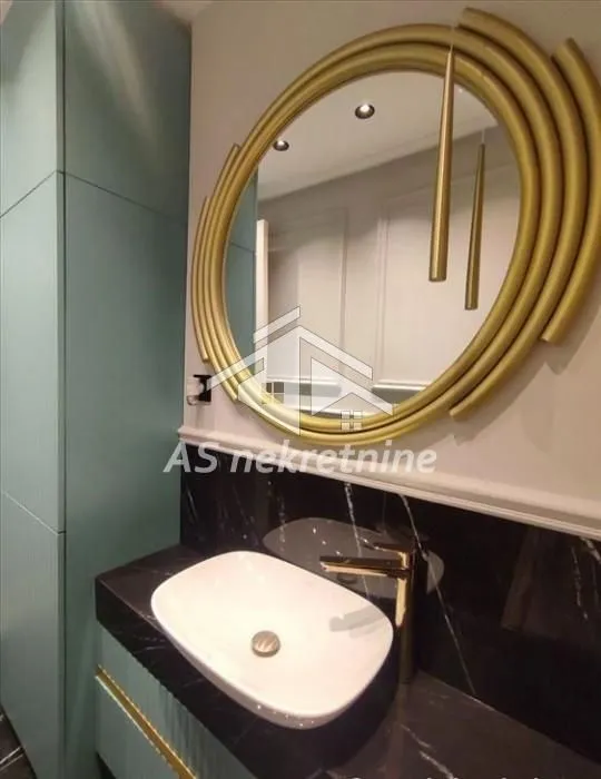 Prodaja, četvorosoban stan, 100m², Vračar Sve Podlokacije, Beograd