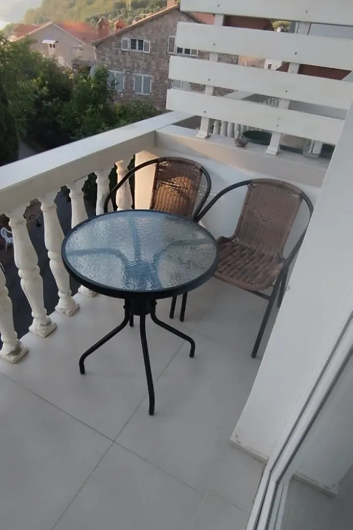 Izdavanje, garsonjera, 30m², Sveti Stefan, Budva