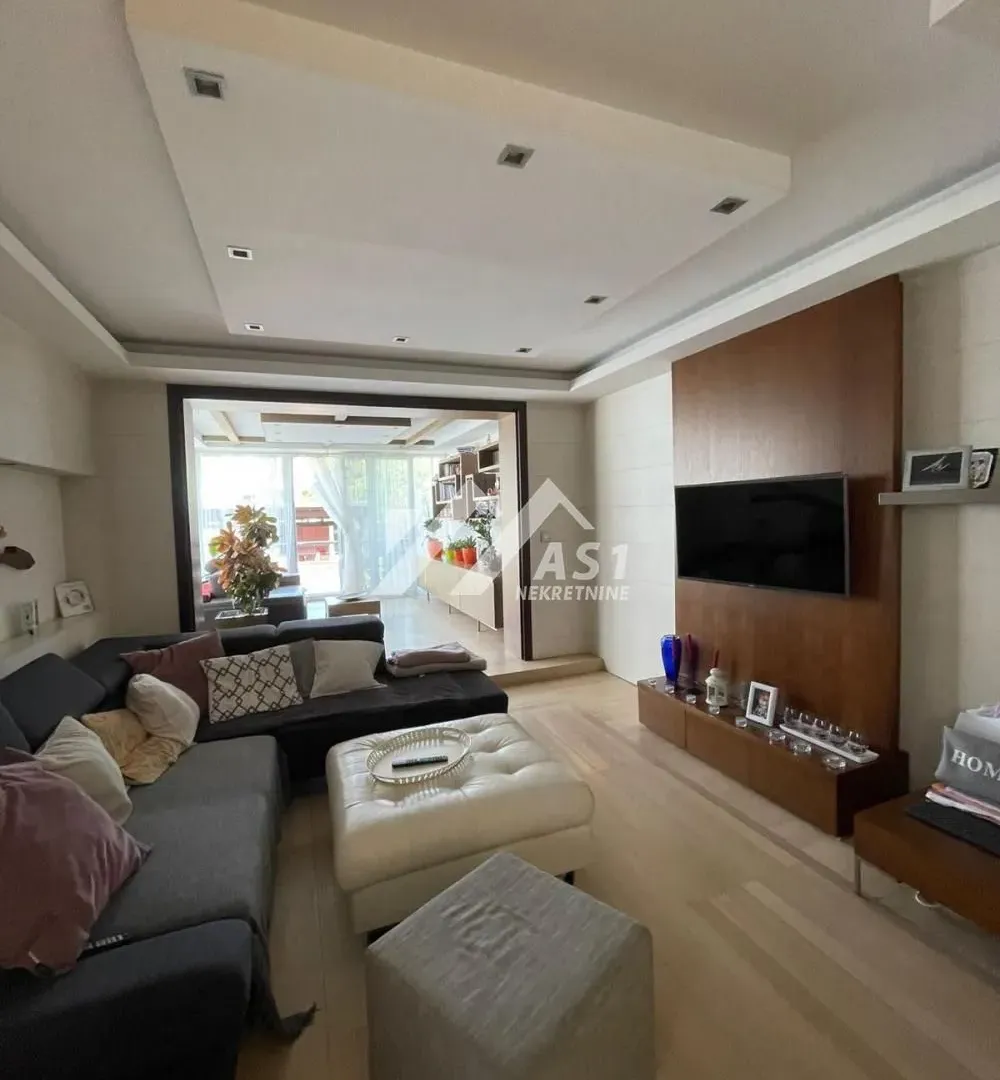 Izdavanje, kuća, 190m², Lipov gaj, Novi Sad Sve Podlokacije