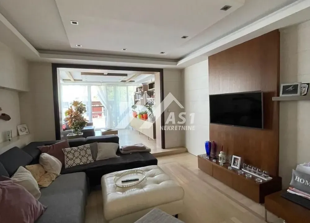 Izdavanje, kuća, 190m², Lipov gaj, Novi Sad Sve Podlokacije