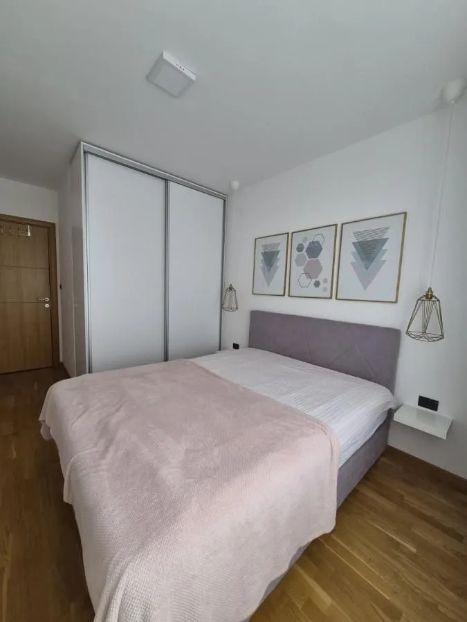 Prodaja, trosoban stan, 65m², Sajmište, Novi Sad