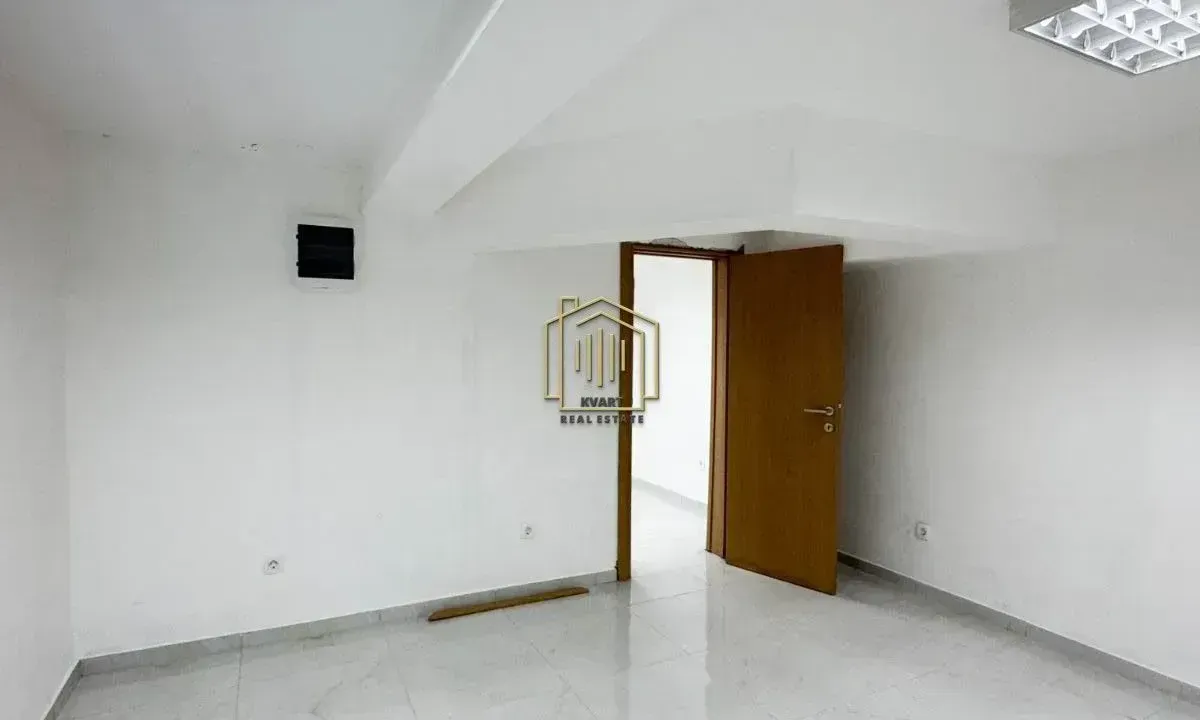 Izdavanje, poslovni prostor, 64m², Lepa Kata, Podgorica