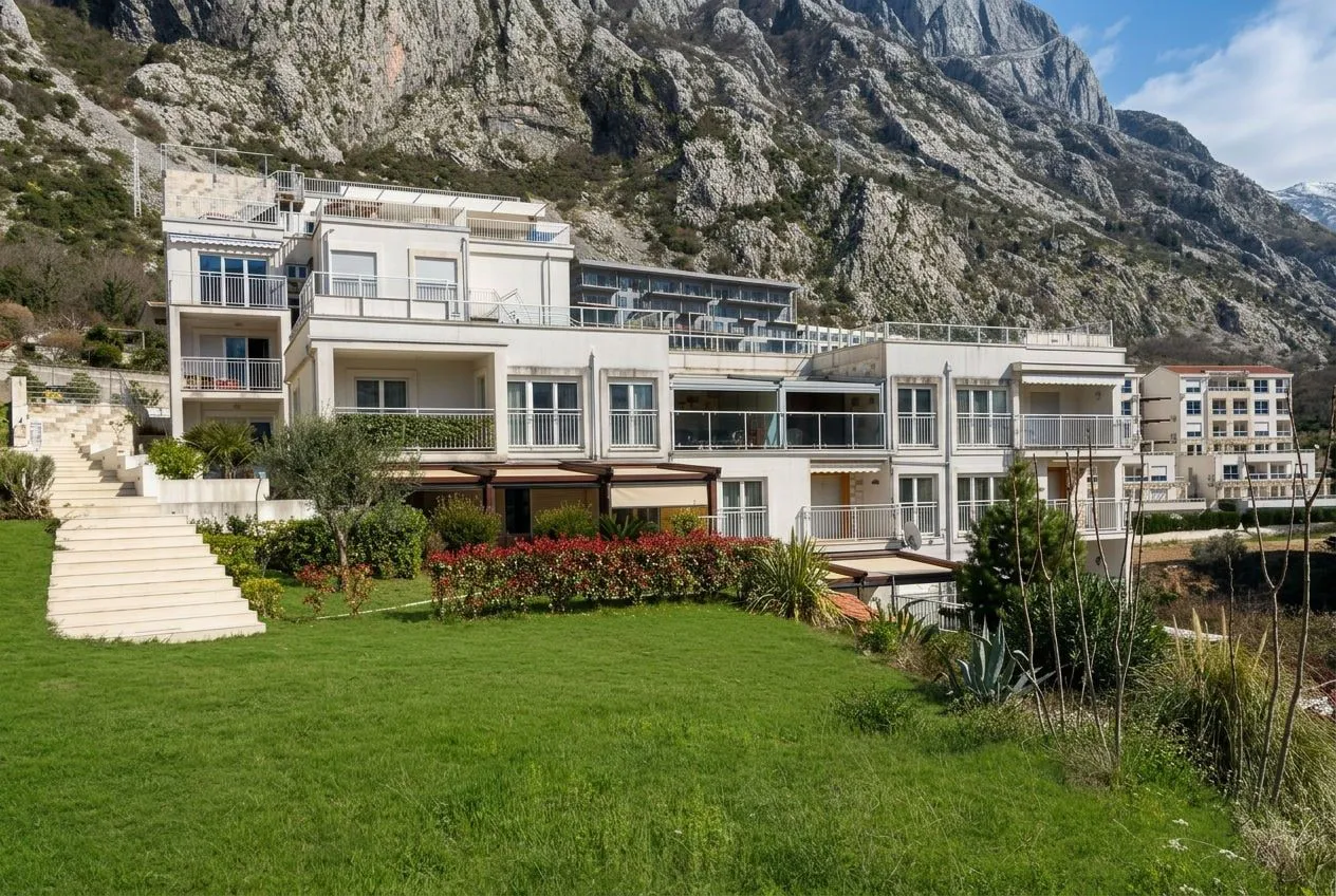 Prodaja, plac, 2733m², Dobrota, Kotor