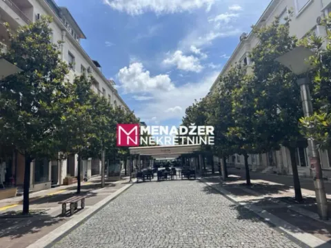 Prodaja, dvosoban stan, 60m², Centar, Podgorica