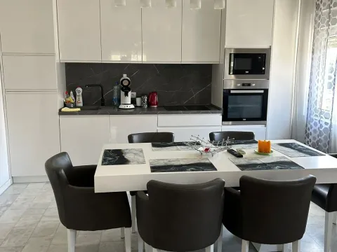 Rent, three bedroom apartment, 120m², Donja Lastva, Tivat - image 2