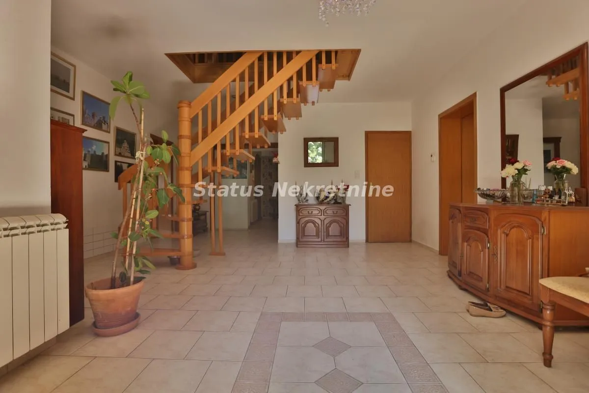 Prodaja, kuća, 322m², Ledinci, Petrovaradin