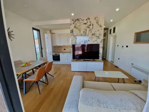 Izdavanje, stan, 55m², Tivat, Crna Gora - image 2