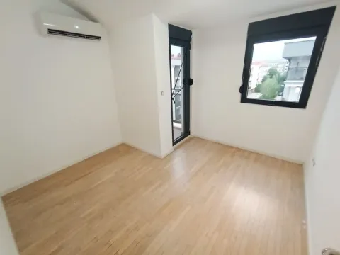 Rent, three bedroom apartment, 95m², Blok 6, Podgorica - image 3