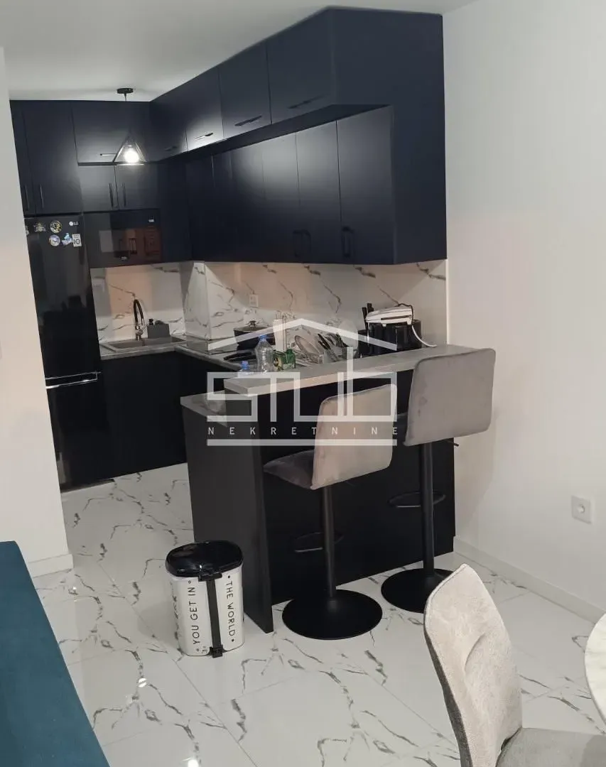 Prodaja, trosoban stan, 76m², Centar, Pančevo