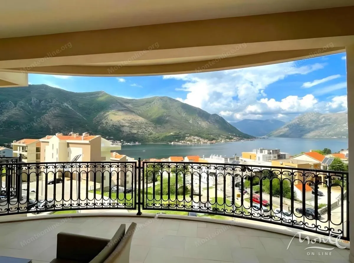 Prodaja, dvosoban stan, 106m², Dobrota, Kotor