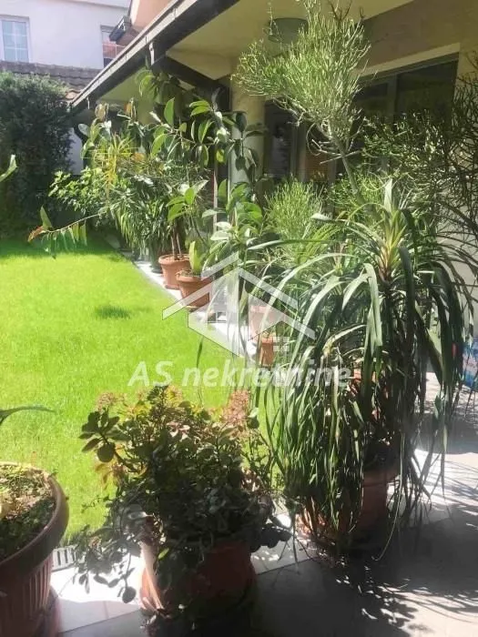 Izdavanje, kuća, 400m², Fon (Fon - Bilećka), Voždovac Sve Podlokacije