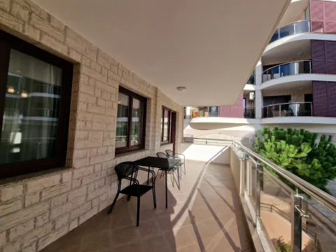 Izdavanje, jednosoban stan, 87m², Bečići, Budva - image 22