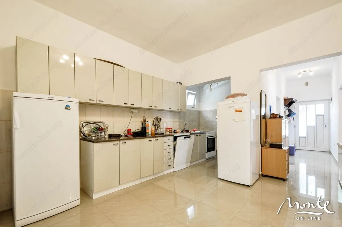 Prodaja, trosoban stan, 116m², Tivat, Crna Gora