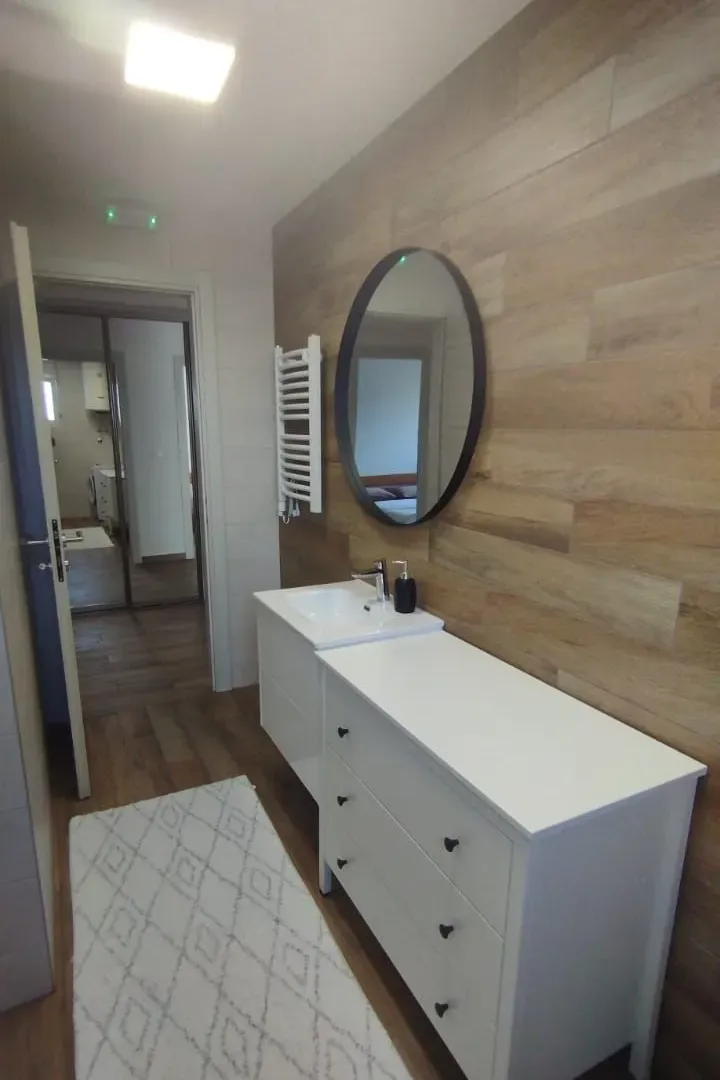 Izdavanje, trosoban stan, 100m², Zagorič, Podgorica