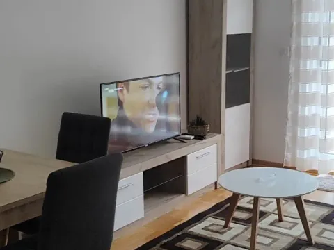 Rent, one bedroom apartment, 42m², Marići, Tivat - image 2