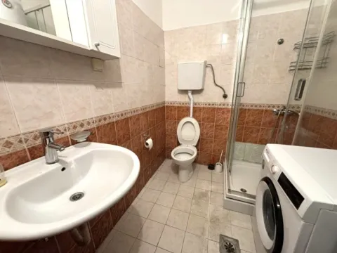 Izdavanje, dvosoban stan, 65m², Centar, Podgorica - image 8