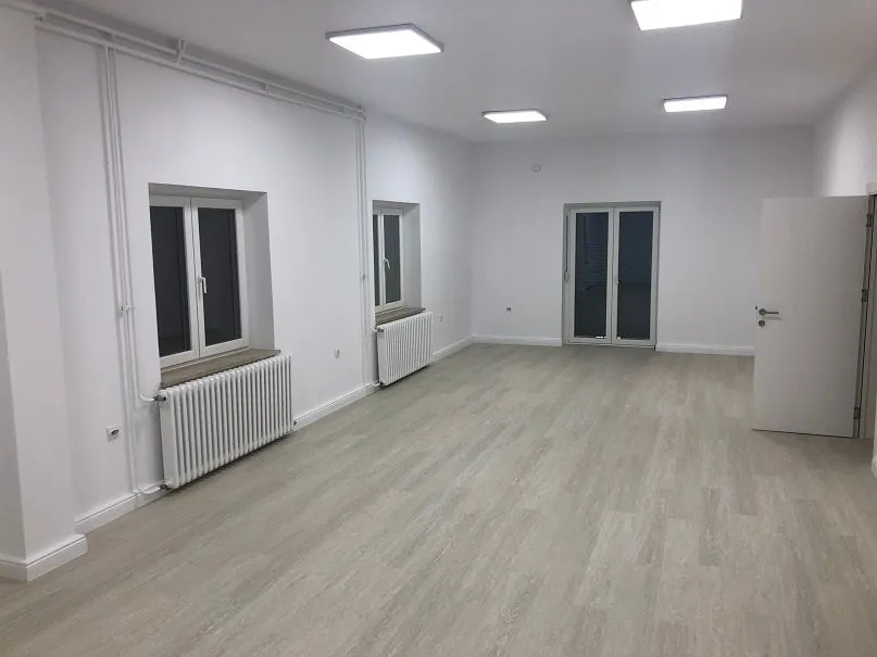 Izdavanje, kuća, 205m², Batajnica, Beograd