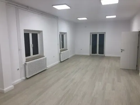 Izdavanje, kuća, 205m², Batajnica, Beograd - image 5