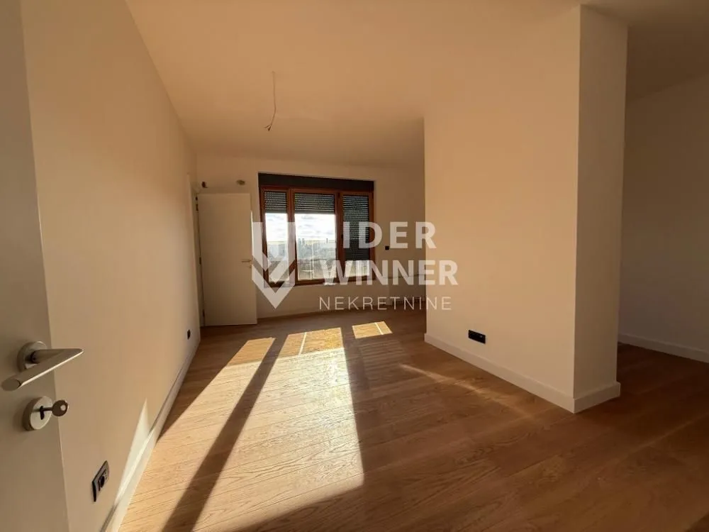 Sale, apartment, 220m², Autokomanda, Voždovac Sve Podlokacije