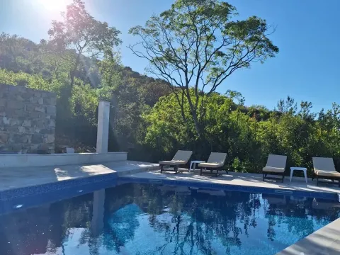 Izdavanje, kuća, 100m², Kotor, Crna Gora - image 1