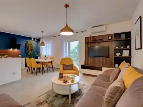 Rent, apartment, 60m², Kotor, Crna Gora - image 2