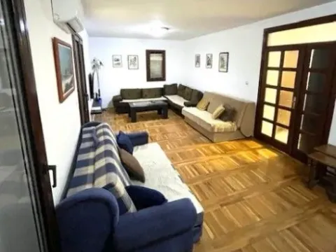 Izdavanje, dvosoban stan, 80m², Budva, Crna Gora - image 4