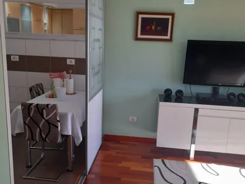 Rent, two bedroom apartment, 80m², City Kvart, Podgorica - image 10