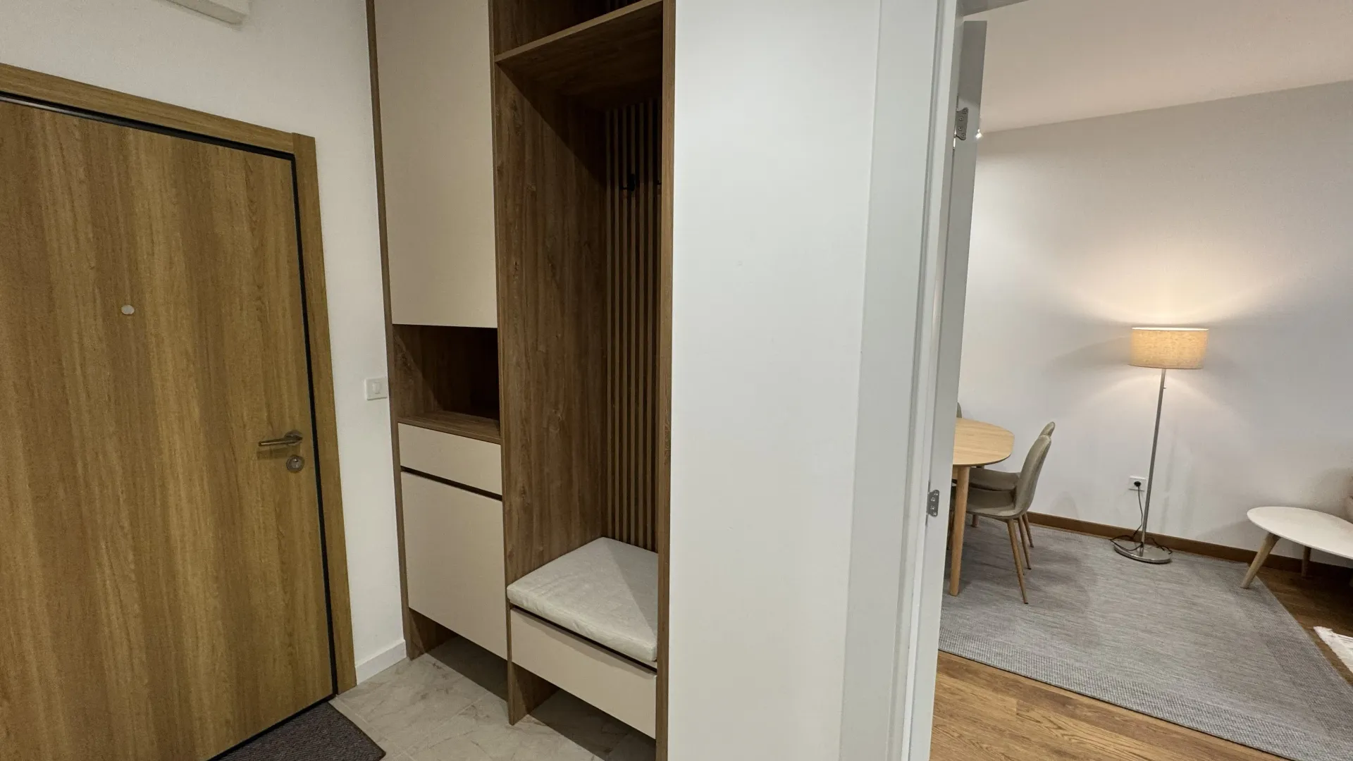 Izdavanje, trosoban stan, 96m², Tološka šuma, Podgorica