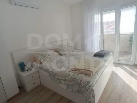 Rent, three bedroom apartment, 100m², Tivat, Crna Gora - image 12
