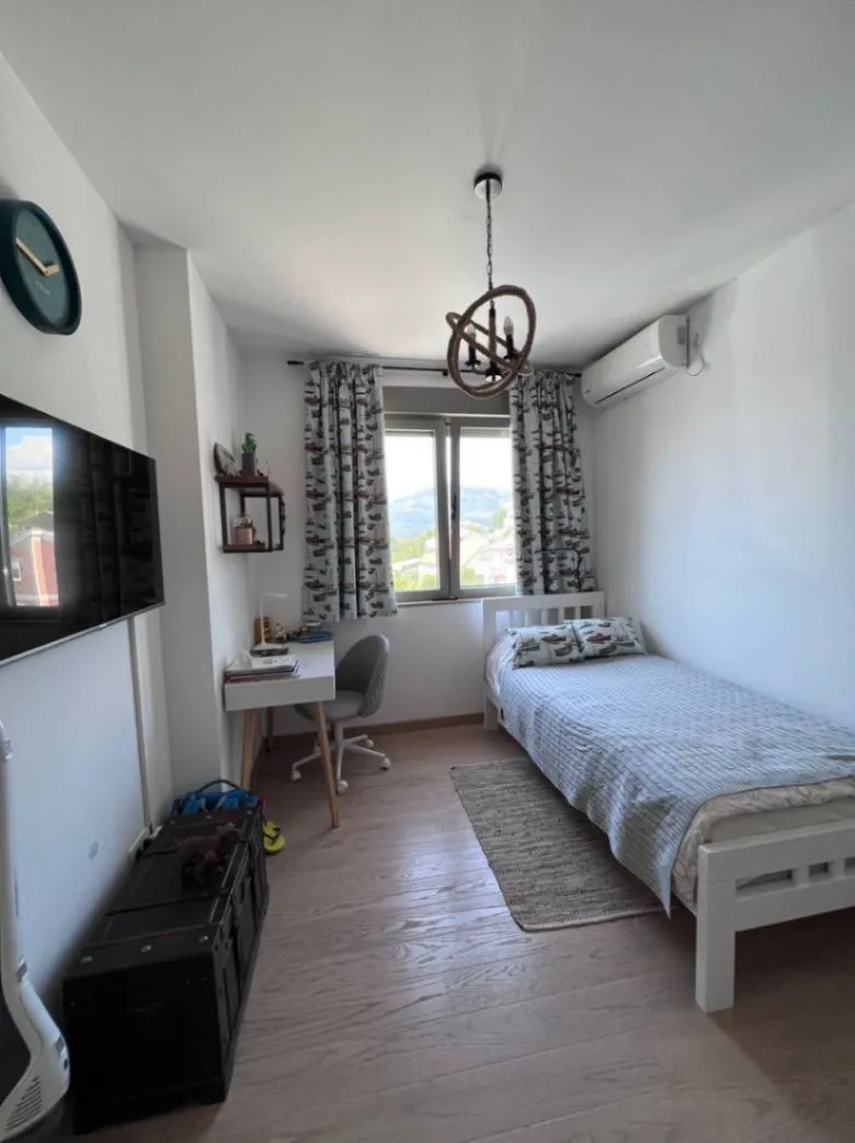 Rent, one bedroom apartment, 85m², Pod Kuk, Tivat