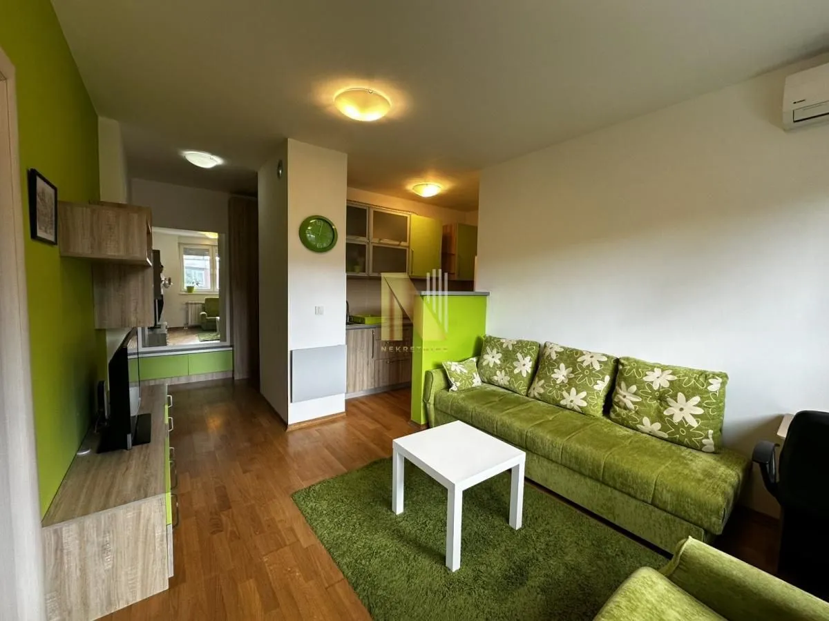 Izdavanje, jednosoban stan, 36m², Adamovićevo Naselje, Novi Sad Sve Podlokacije
