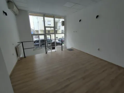Izdavanje, poslovni prostor, 63m², Sajmište, Novi Sad - image 19
