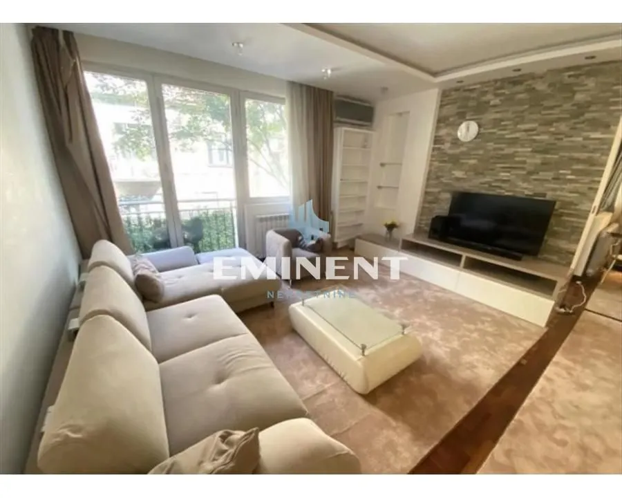 Izdavanje, trosoban stan, 87m², Stari Grad, Beograd