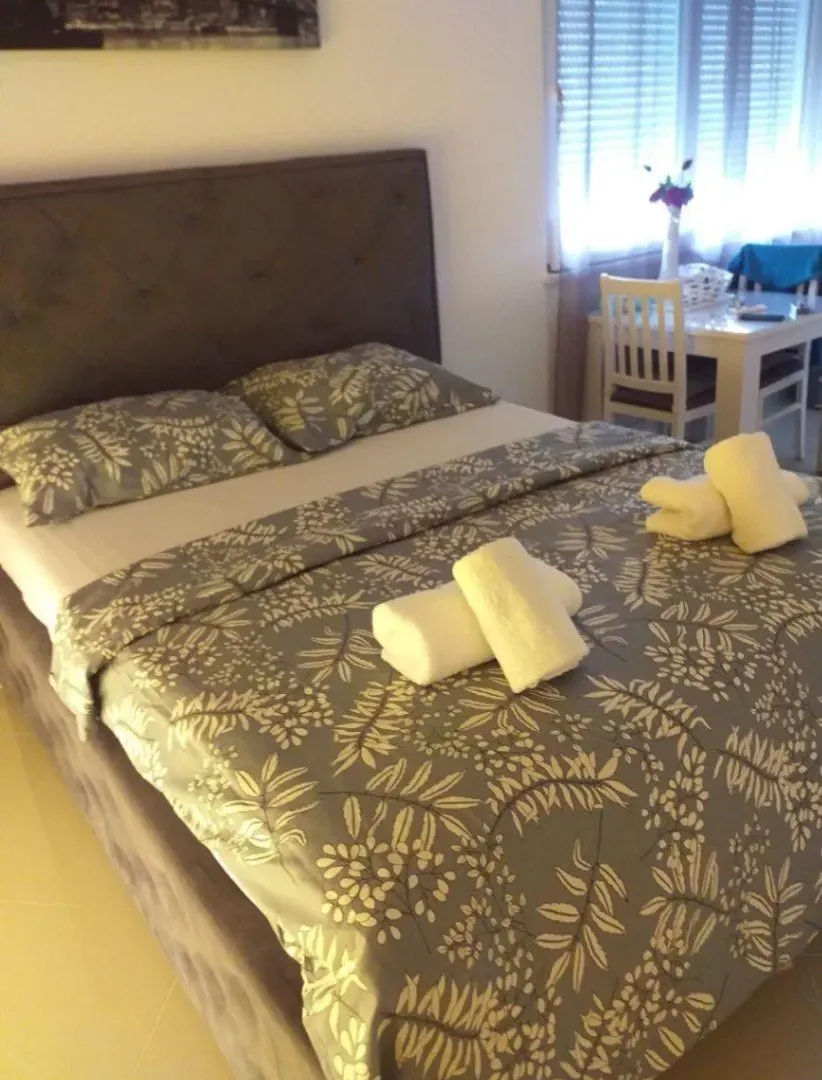 Izdavanje, garsonjera, 32m², Šušanj, Bar