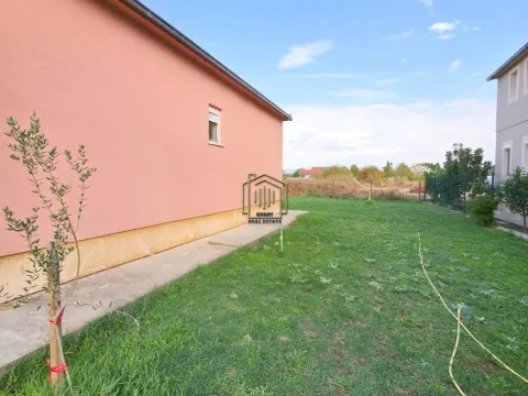 Izdavanje, kuća, 137m², Donji Kokoti, Podgorica - image 16