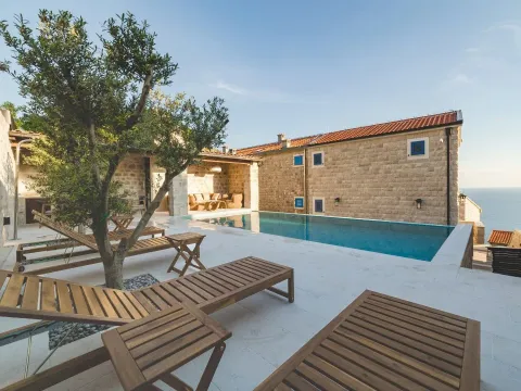 Prodaja, kuća, 197m², Reževići, Budva