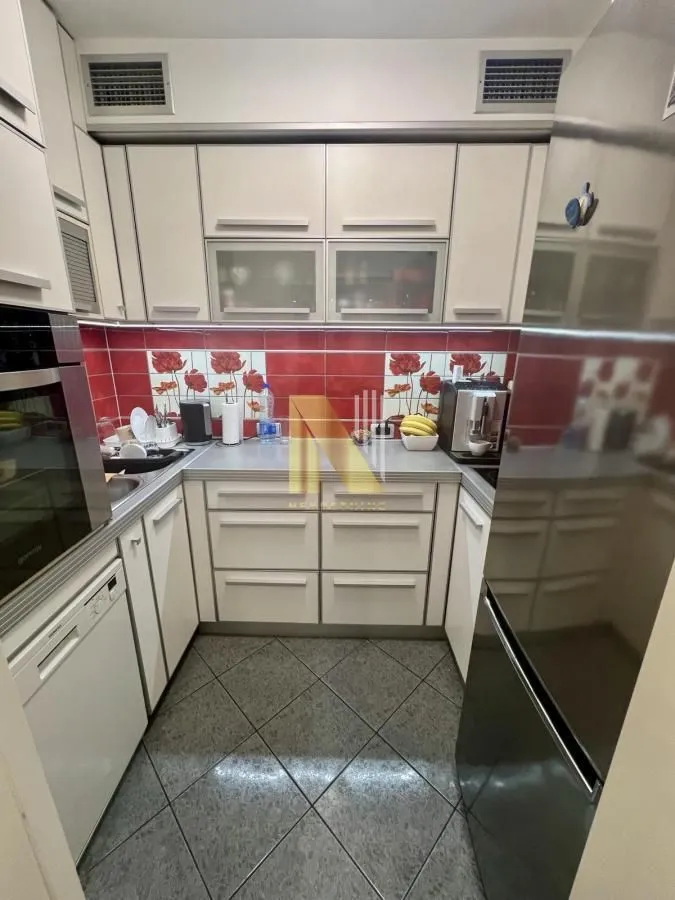 Prodaja, četvorosoban stan, 105m², Centar, Novi Sad