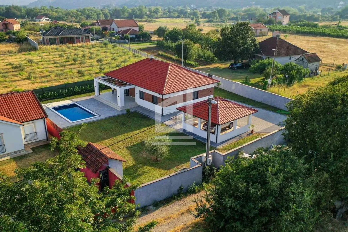 Prodaja, kuća, 200m², Podgorica, Crna Gora