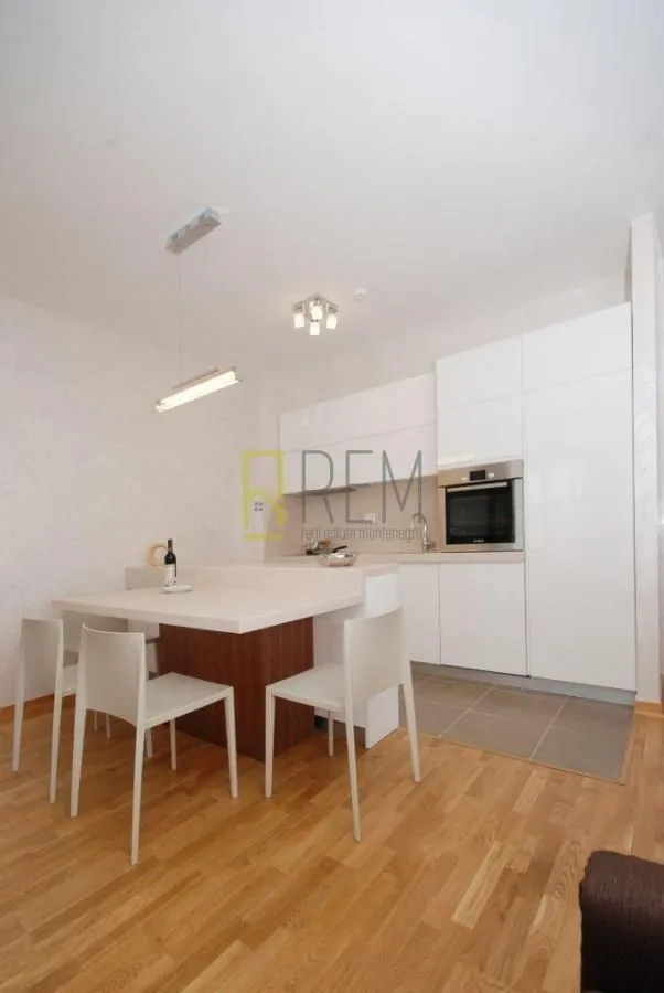 Izdavanje, dvosoban stan, 70m², City Kvart, Podgorica