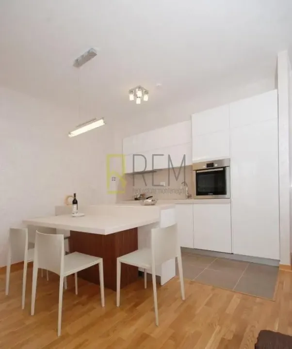 Rent, two bedroom apartment, 70m², City Kvart, Podgorica