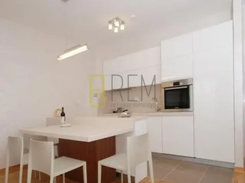 Rent, two bedroom apartment, 70m², City Kvart, Podgorica